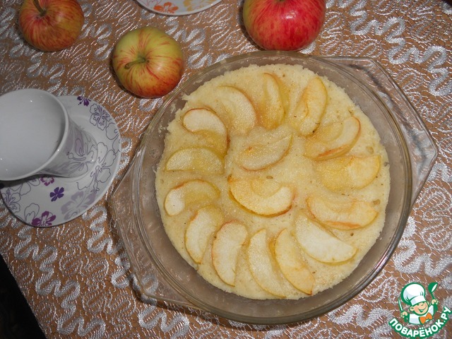 Шарлотка в микроволновке с яблоками рецепт с фото