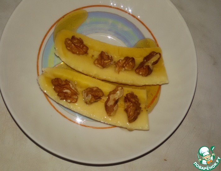 Десерт из бананов с медом и орехами